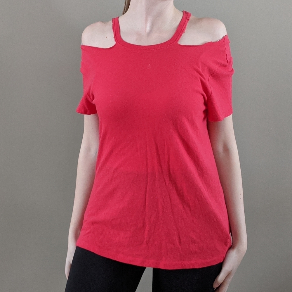 Universal Thread Meriwether Crew cut neckline
